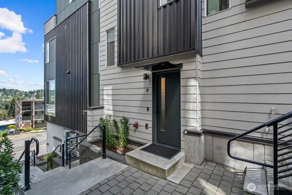 3104 Sw Avalon Way F, Seattle