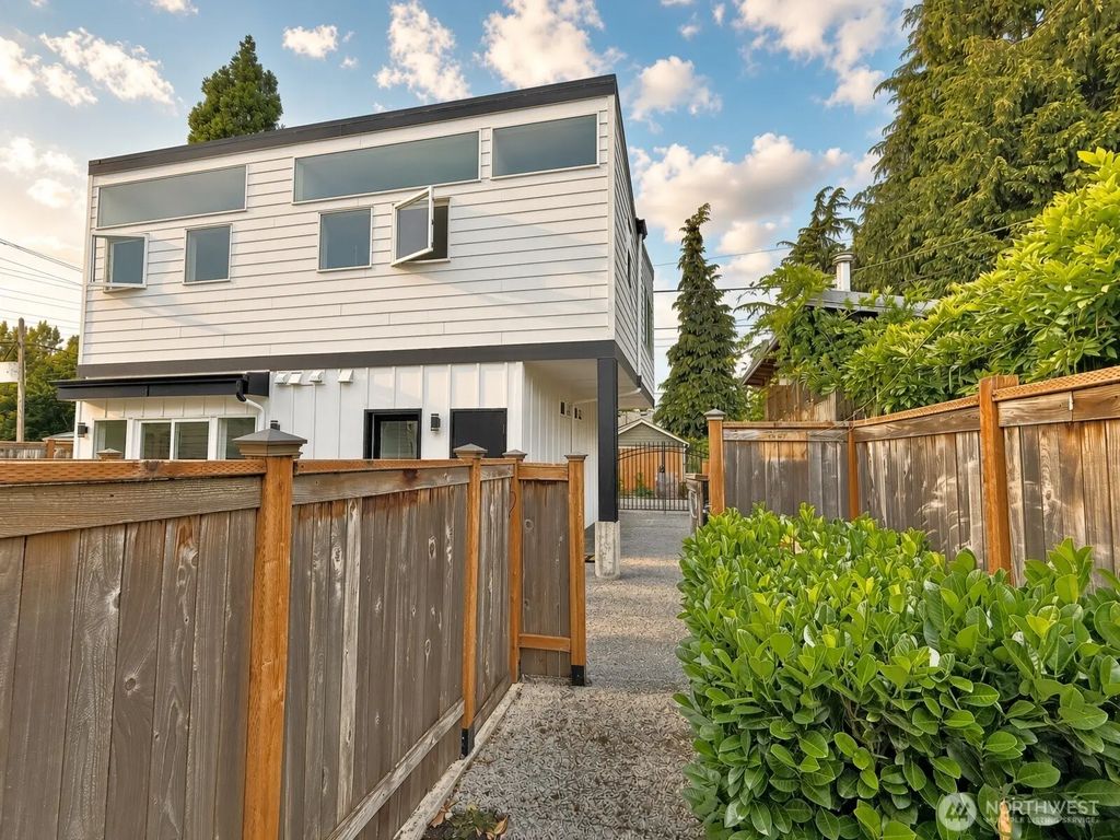 708 N 102nd Street 2, Seattle