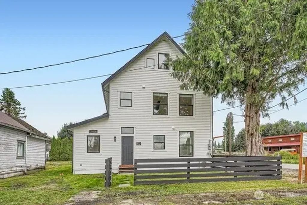 31628 W Commercial Street 202, Carnation
