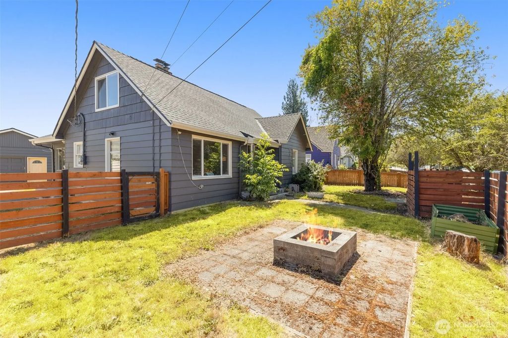 11214 Cornell Avenue S, Seattle