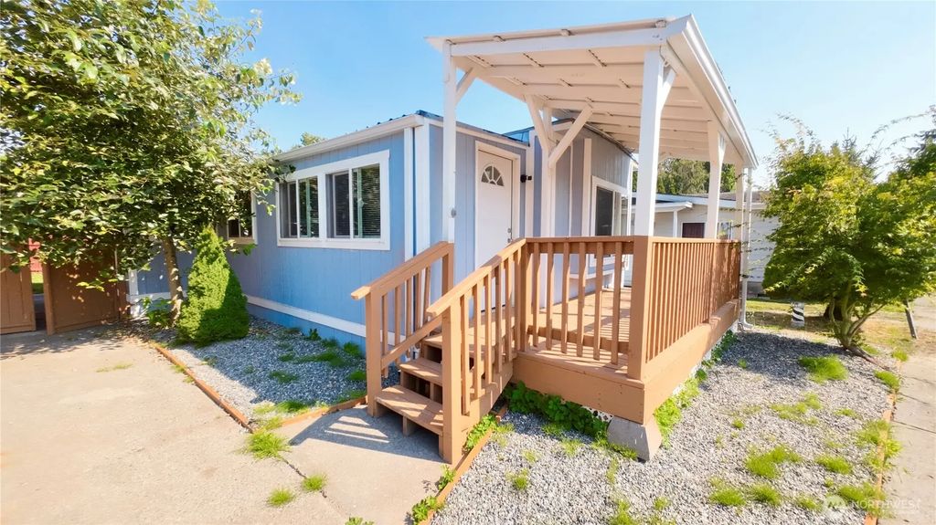 2392 Douglas Rd 4, Ferndale