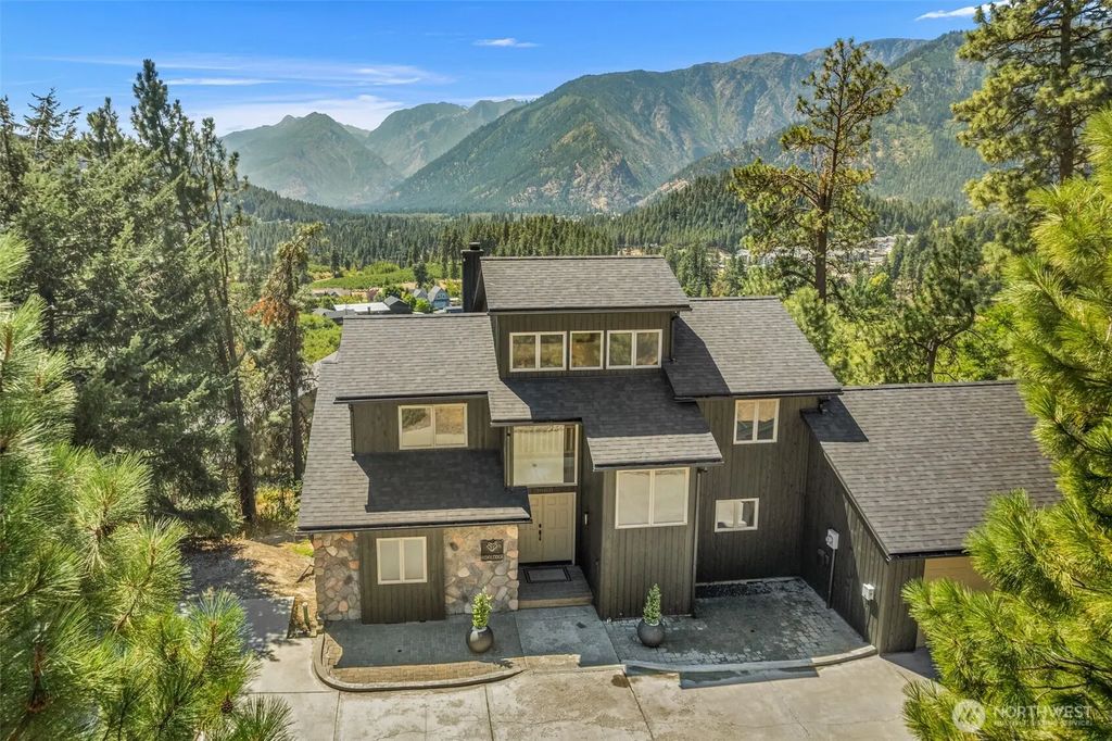 10460 Fox Road, Leavenworth