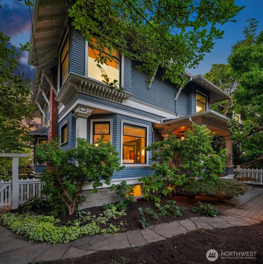 723 12th Avenue E, Seattle