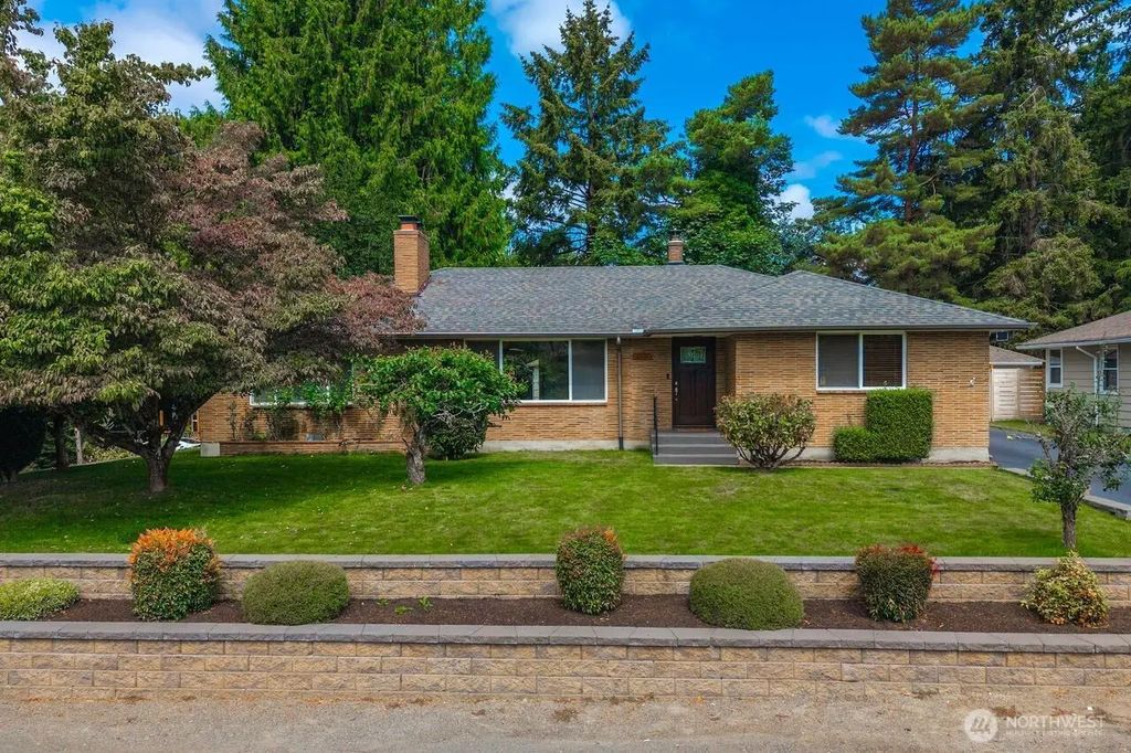 10419 16th Street E, Edgewood