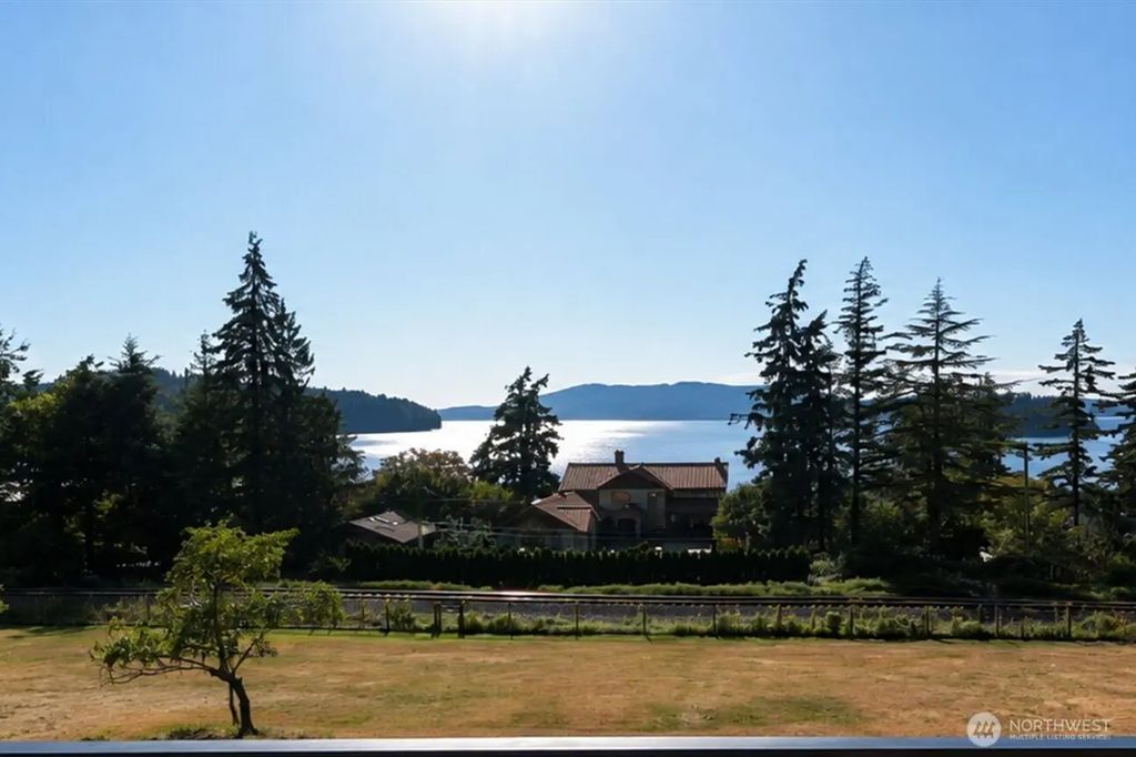 907 Chuckanut Drive, Bellingham