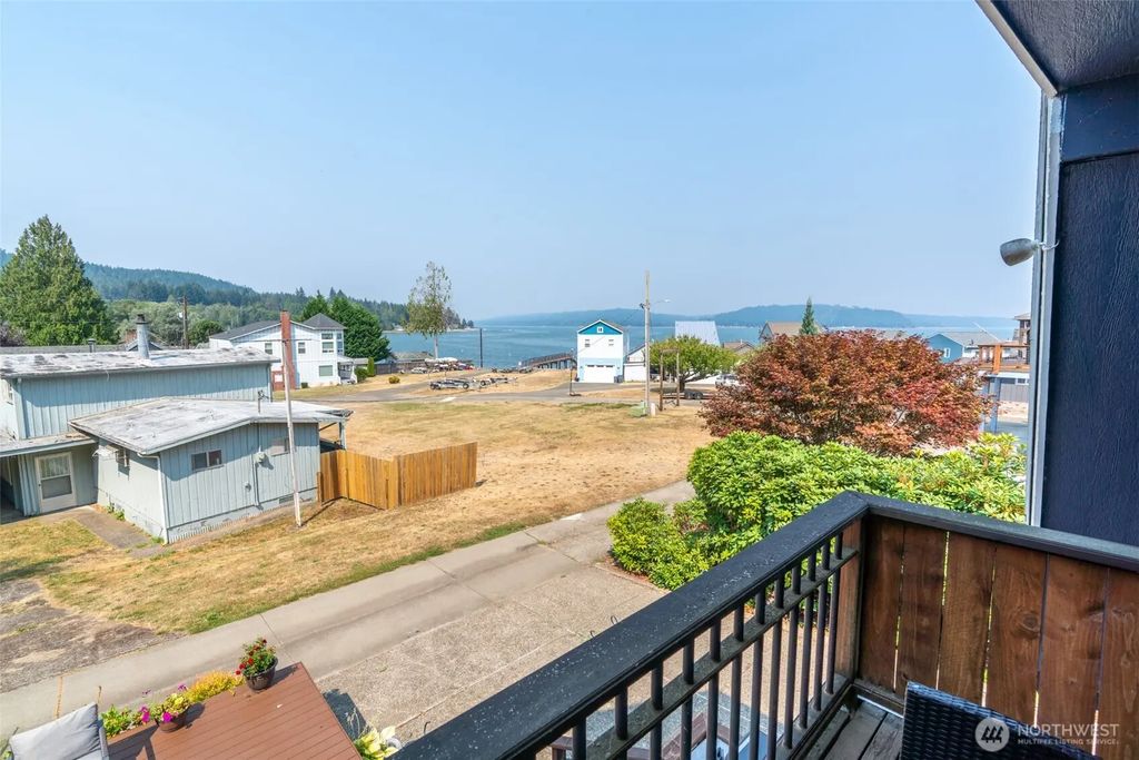 20 N Tillicum Beach Lane N, Shelton