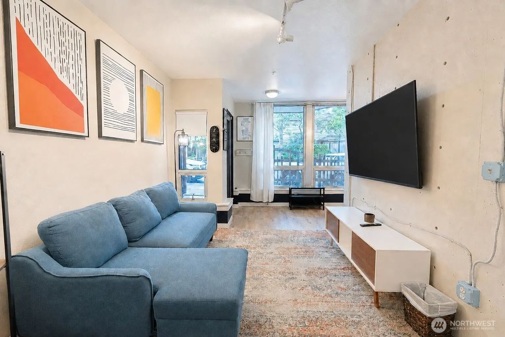 1420 E Pine Street E6, Seattle