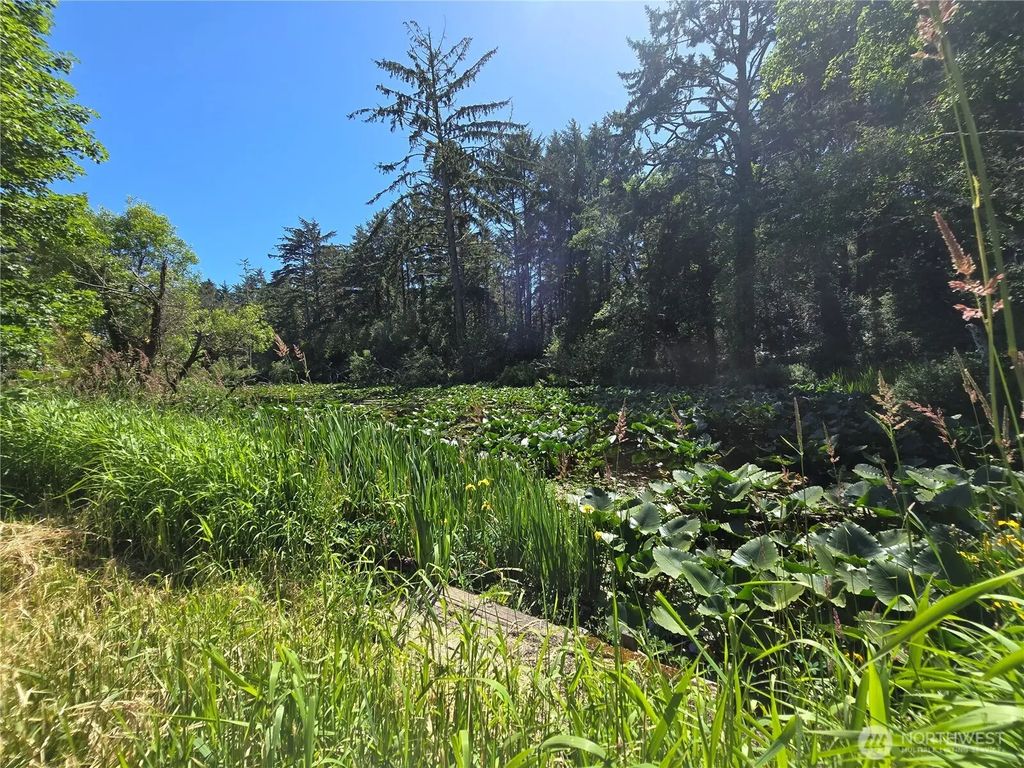2225 State Route 105, Grayland
