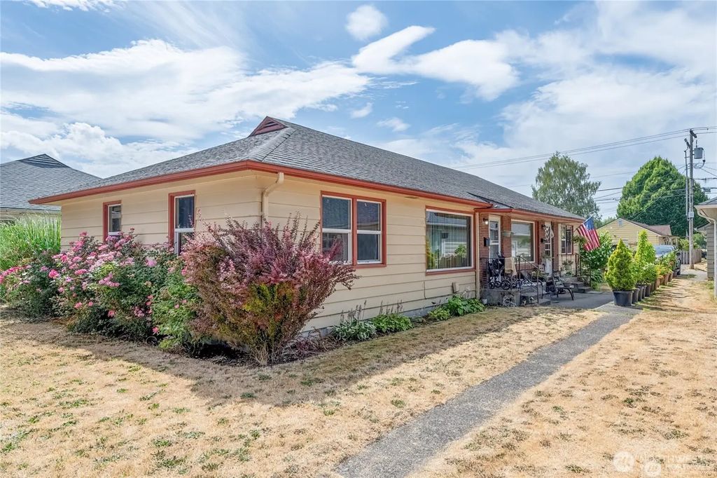 915 17th Avenue, Longview