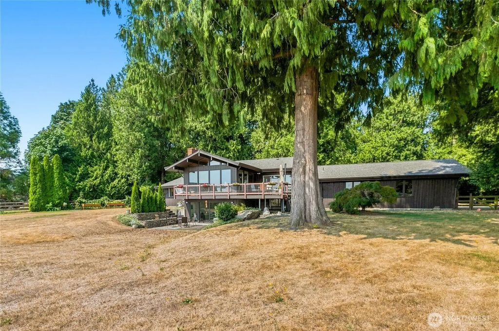 831 E Wiser Lake Road, Lynden