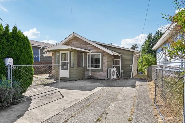 8703 16th Avenue Sw, Seattle