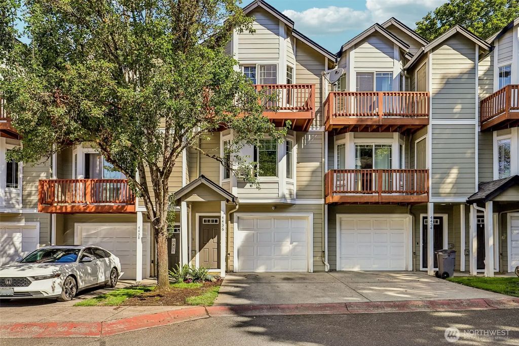 4436 Ne Nicholson Loop, Vancouver