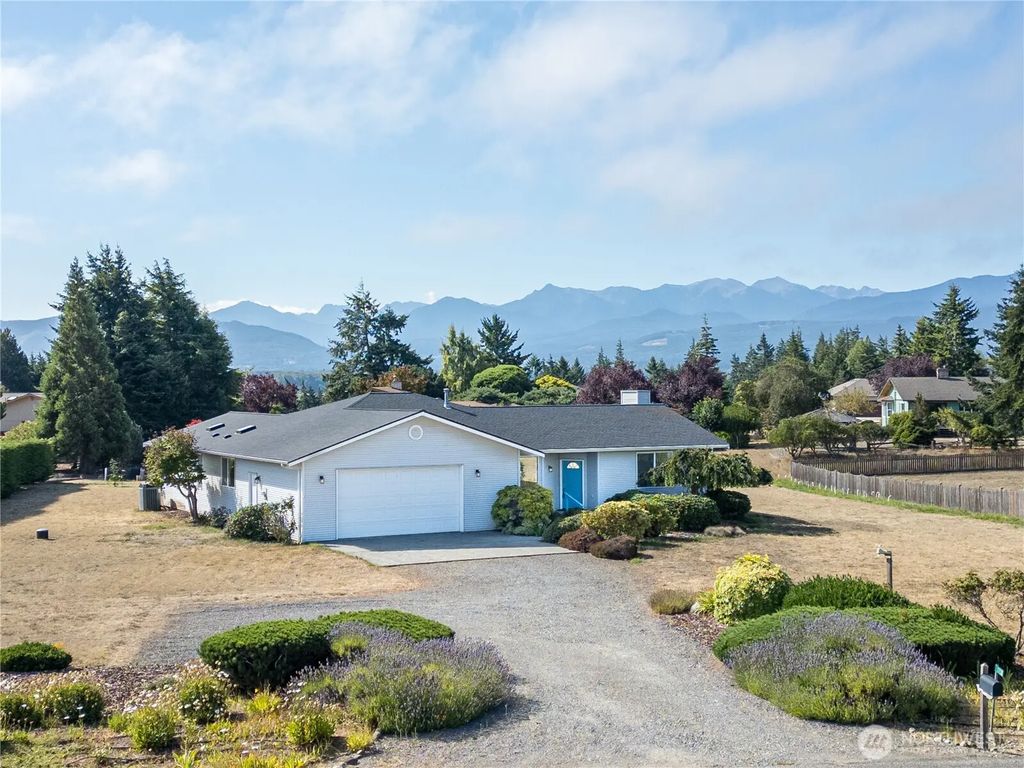 1702 Lotzgesell Road, Sequim