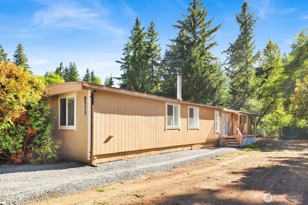 8571 Golden Valley Drive, Maple Falls