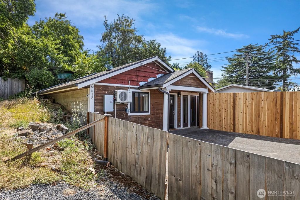 6618 43rd Avenue S, Seattle