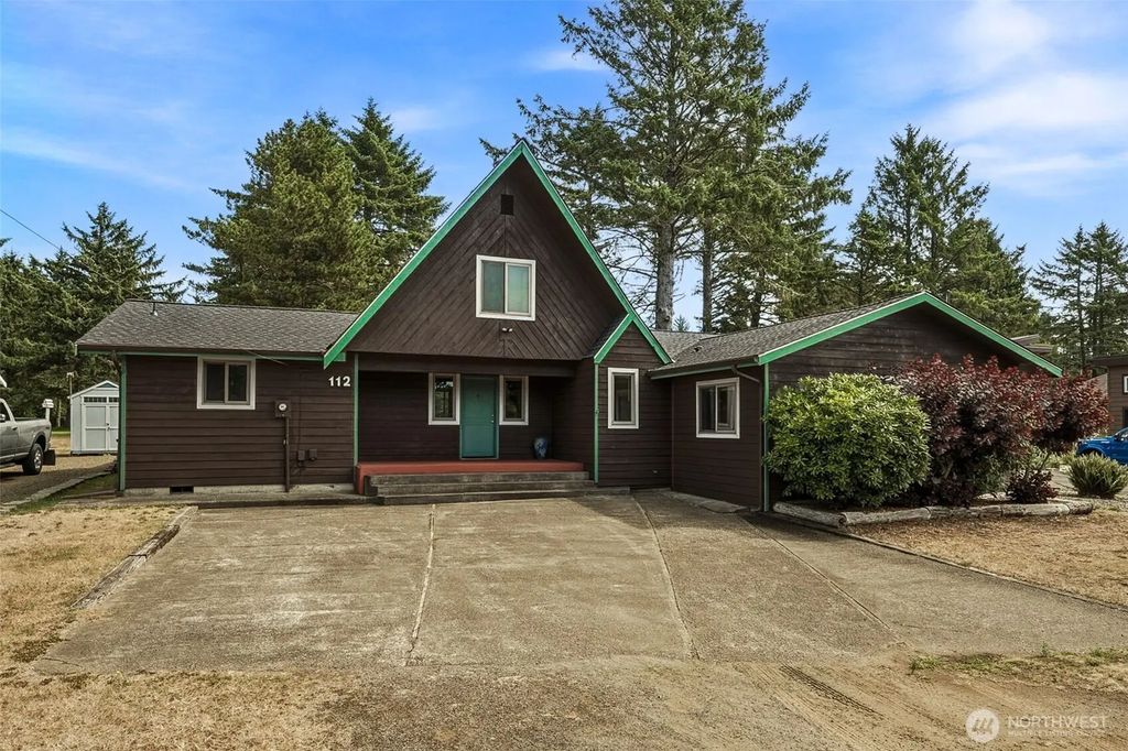 112 Canal Drive Ne, Ocean Shores