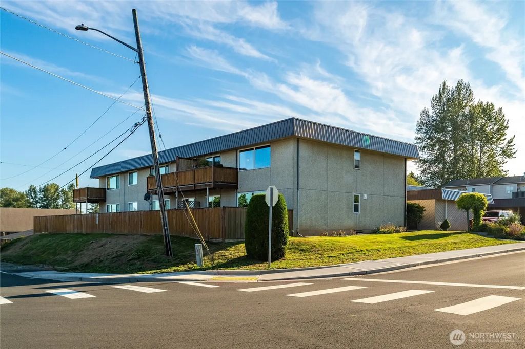 5807 Hendrickson Avenue 101, Ferndale