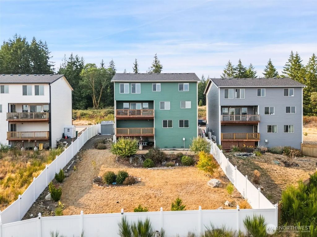 2416 W Echo Bay Dr, Bremerton