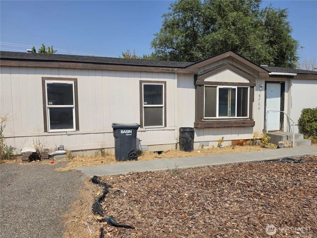 6704 Haag Street, West Richland