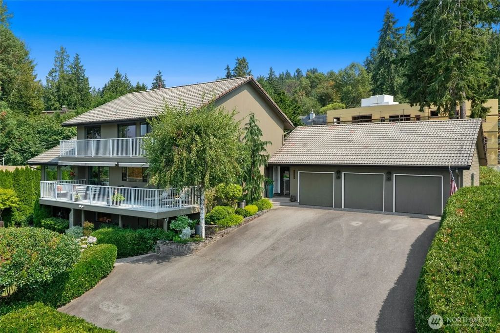 12530 Holmes Point Drive Ne, Kirkland