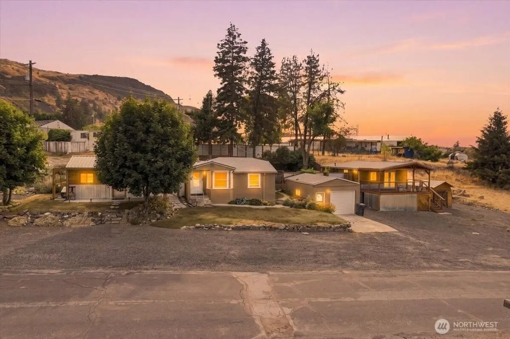 810 Spokane Way, Grand Coulee