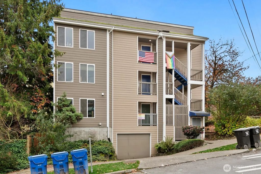 3660 Whitman Avenue N, Seattle