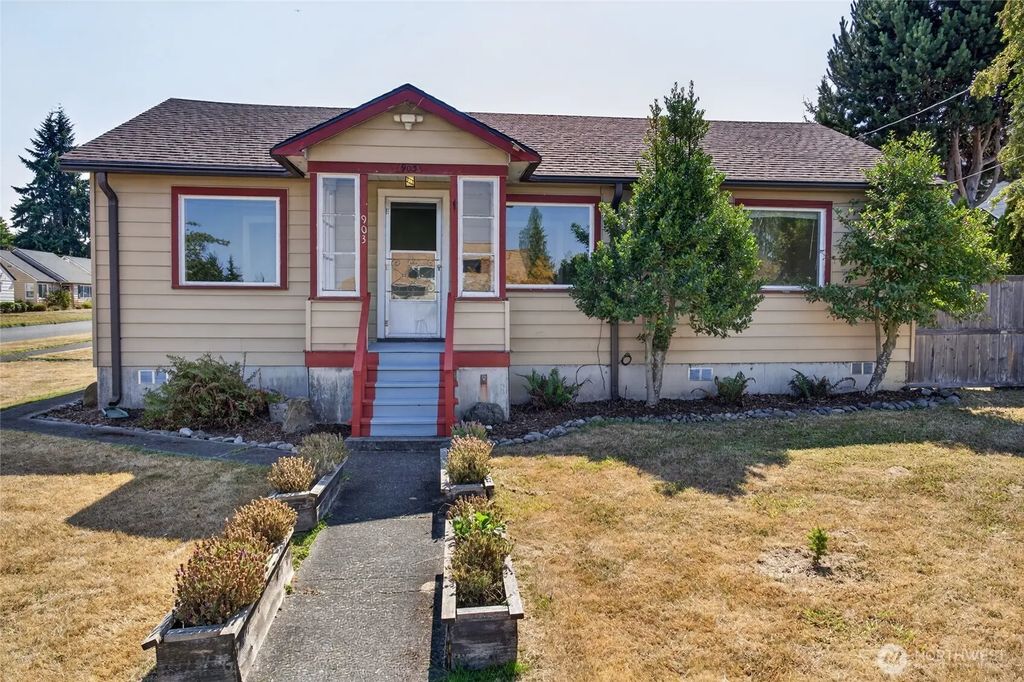 903 S Albert Street, Port Angeles