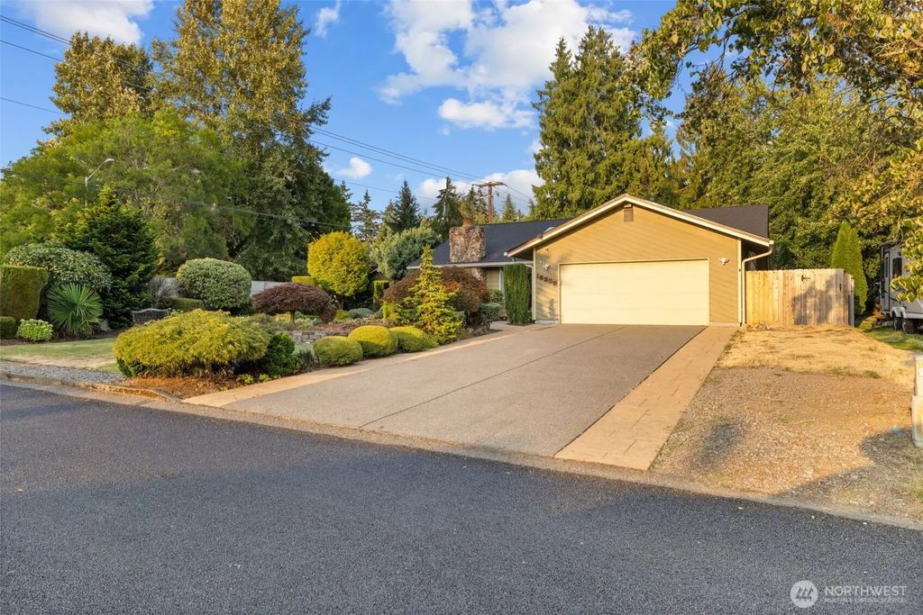 15205 103rd Avenue Ct E, Puyallup