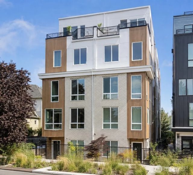 222 10th Avenue E D, Seattle