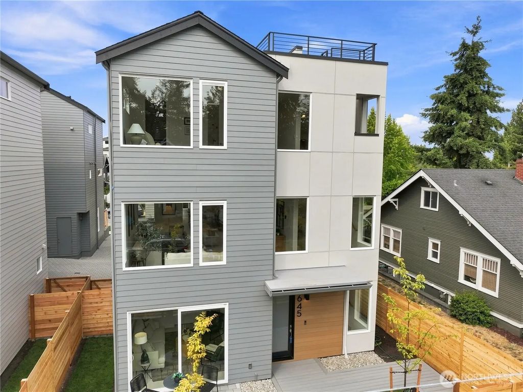 2647 Walnut Avenue Sw, Seattle