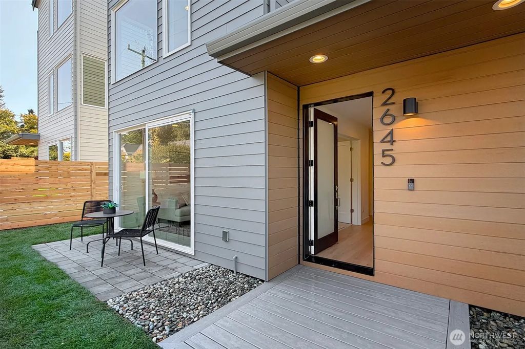 2647 Walnut Avenue Sw, Seattle