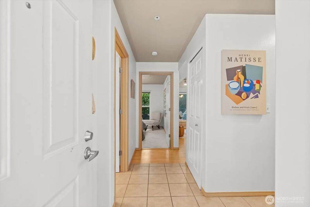 9057 Greenwood Avenue N 306, Seattle