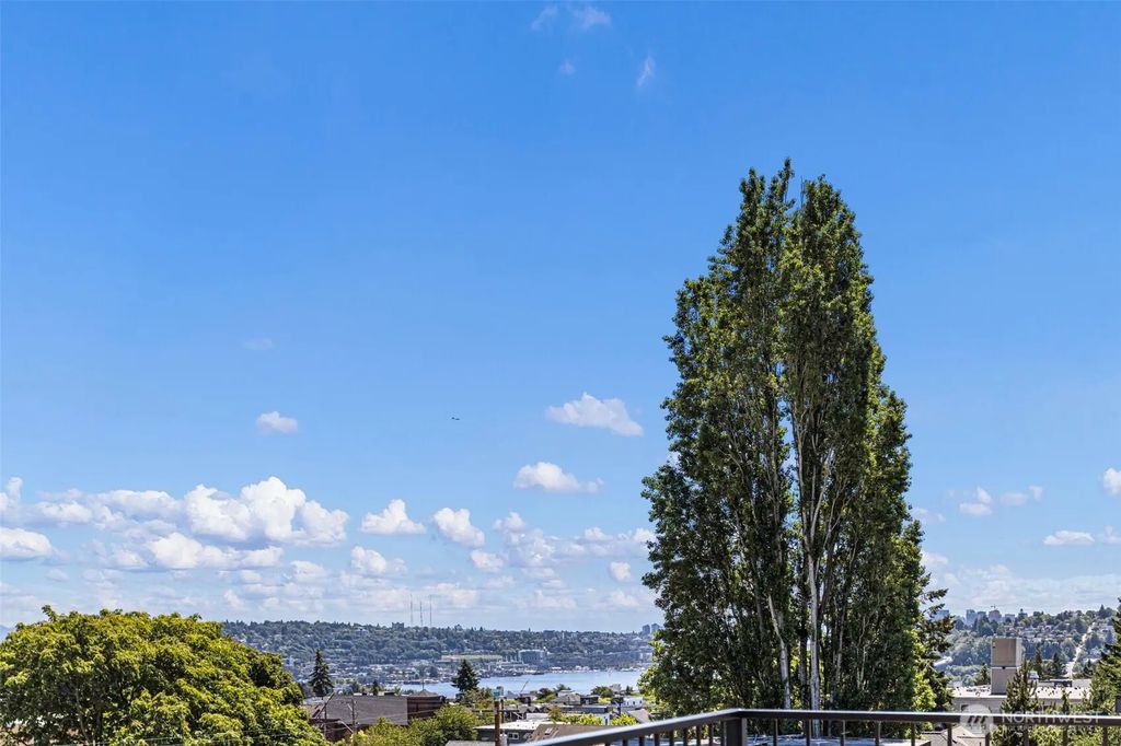 4430 Dayton Avenue N, Seattle