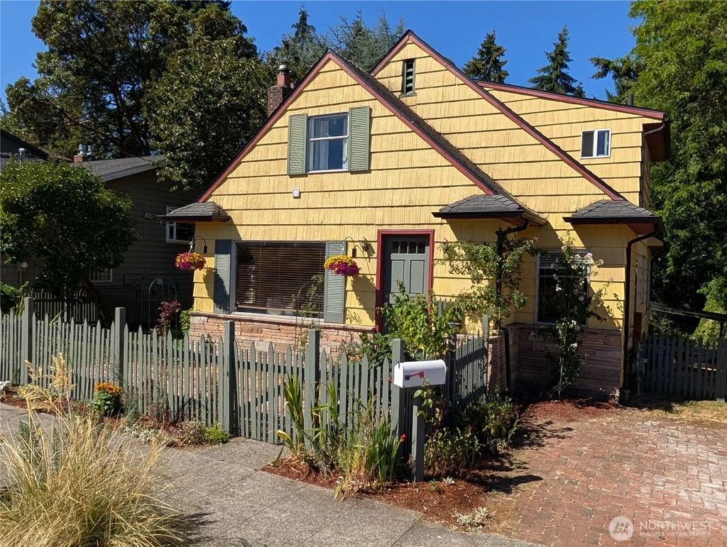 2623 39th Avenue Sw, Seattle