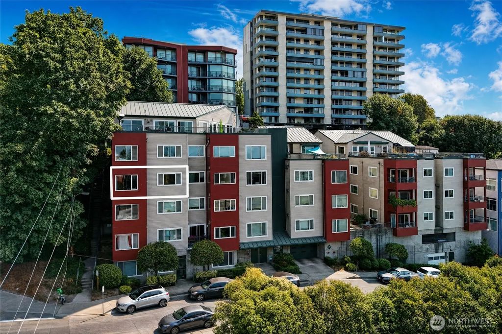 524 6th Avenue W 302, Seattle