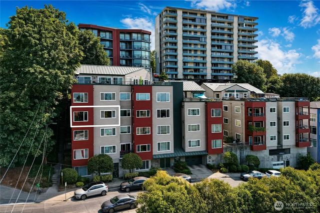 524 6th Avenue W 302, Seattle