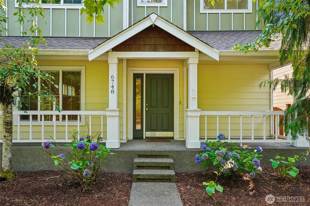 6748 Radiance Boulevard E, Fife