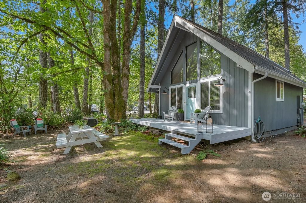 510 N Duckabush Drive E, Hoodsport