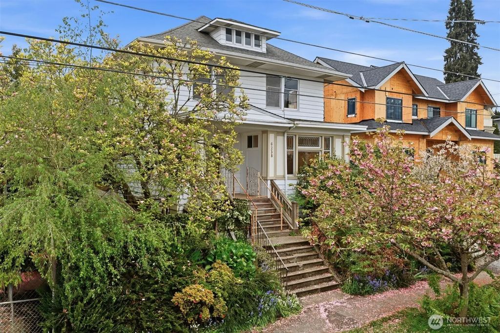 6238 Woodlawn Avenue N, Seattle