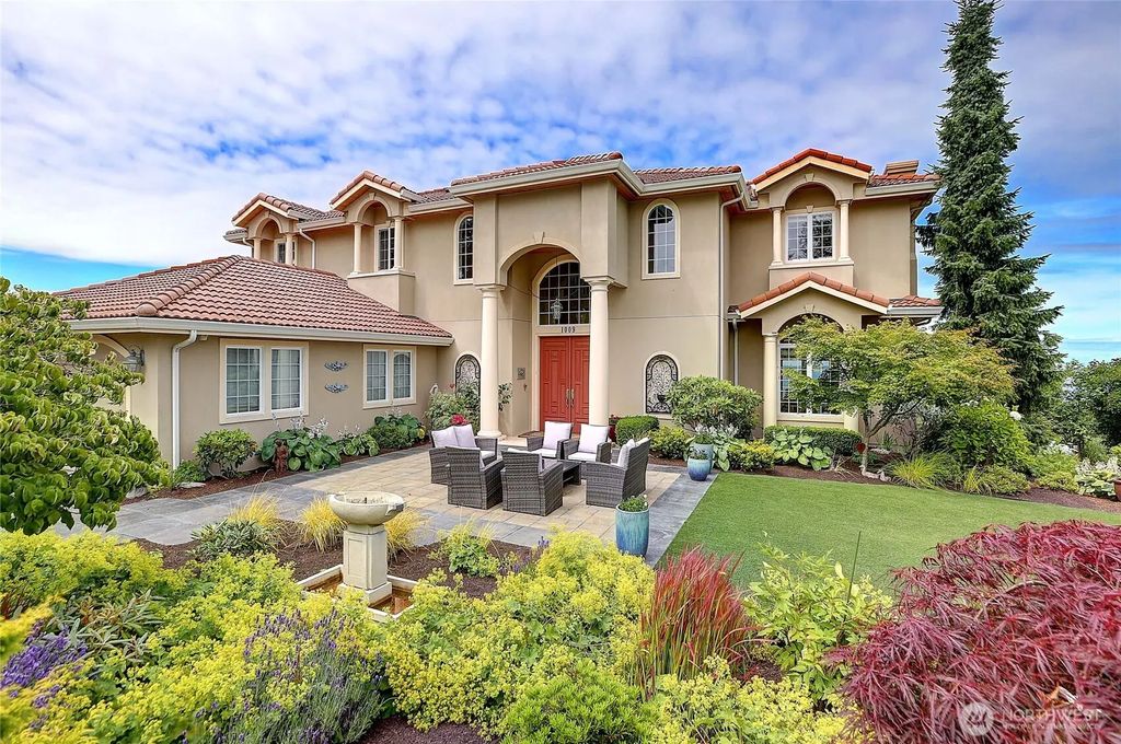 1009 Kingswood Drive, Camano Island