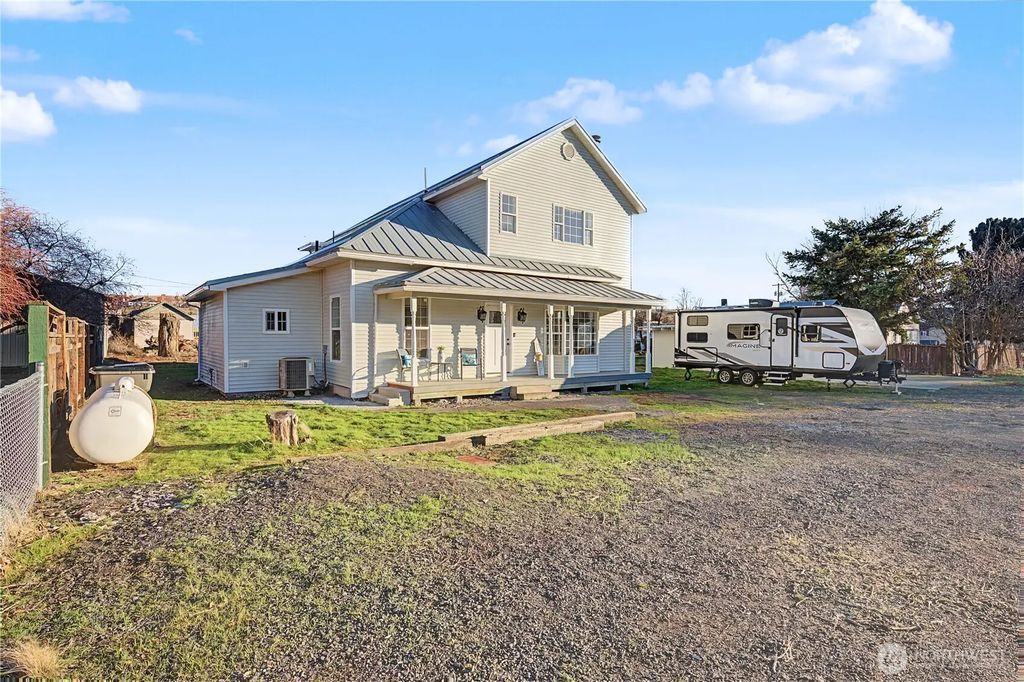 225 S D Street, Washtucna