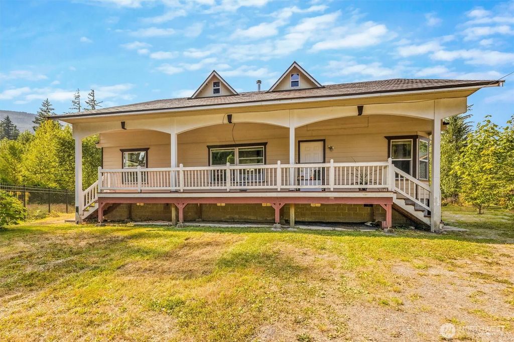 8365 Holly Lane, Maple Falls
