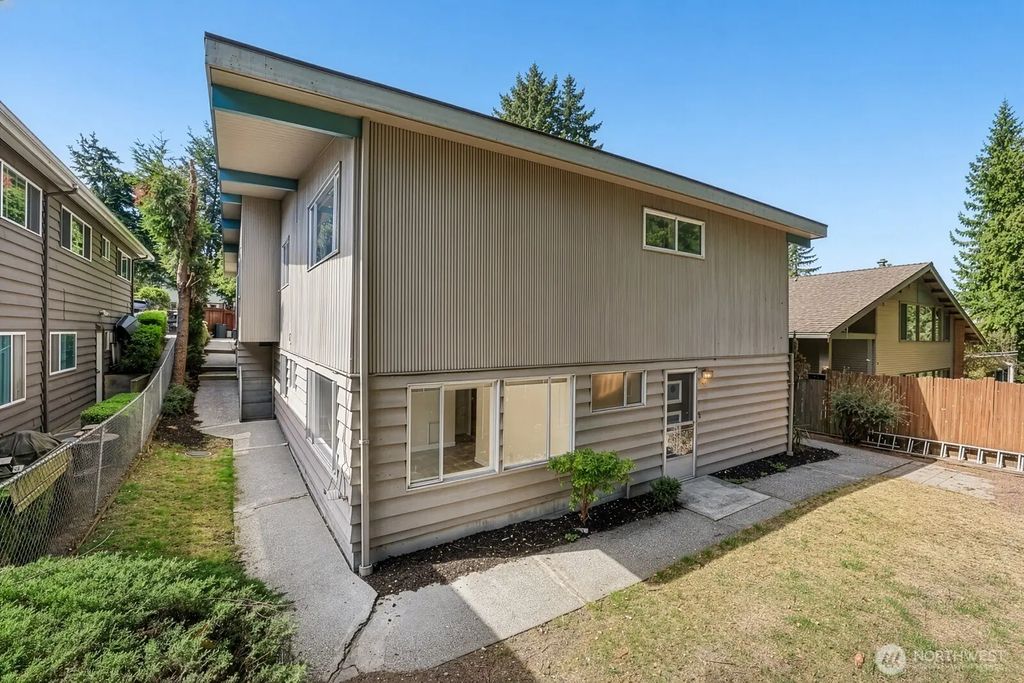 2352 49th Avenue Sw, Seattle