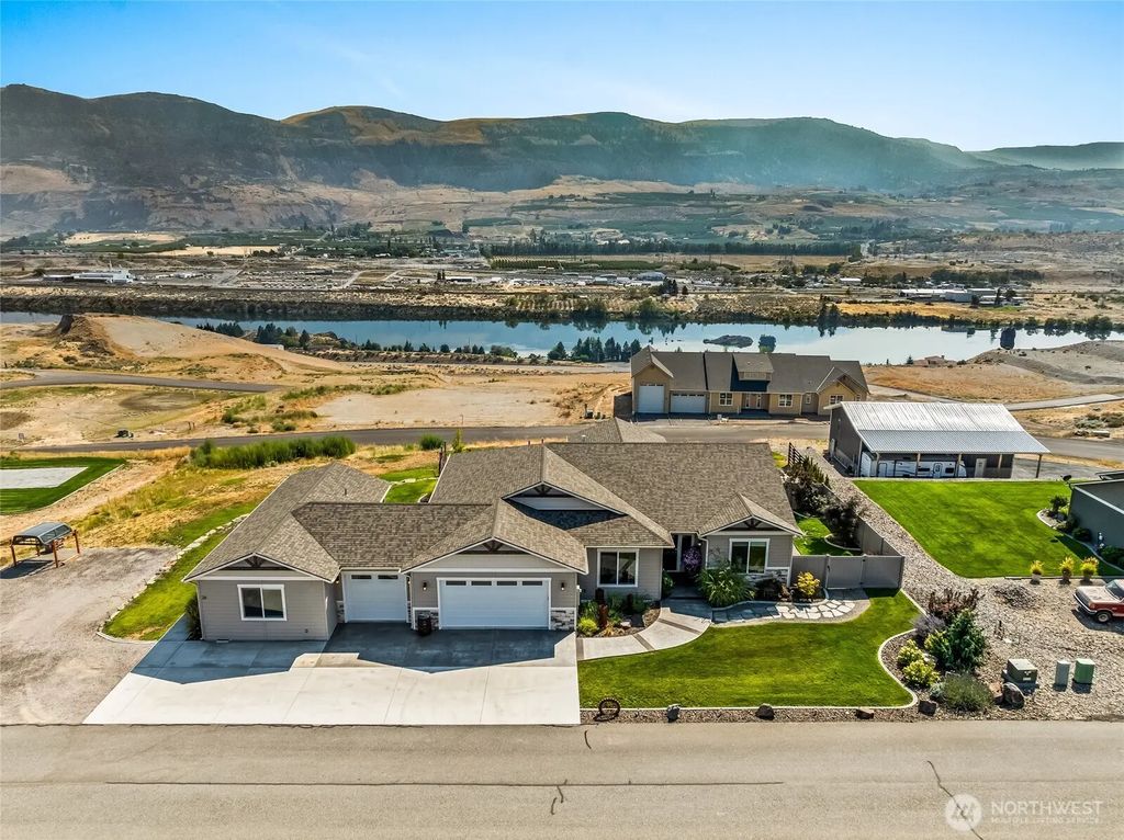 28 13th Street Se, East Wenatchee