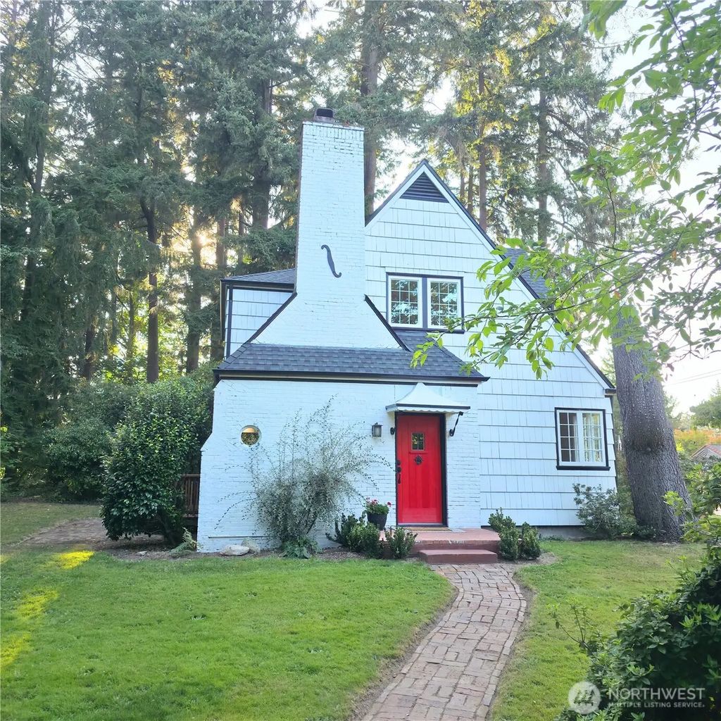 9424 E E Street, Tacoma