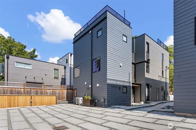 8039 Wallingford Avenue N B, Seattle