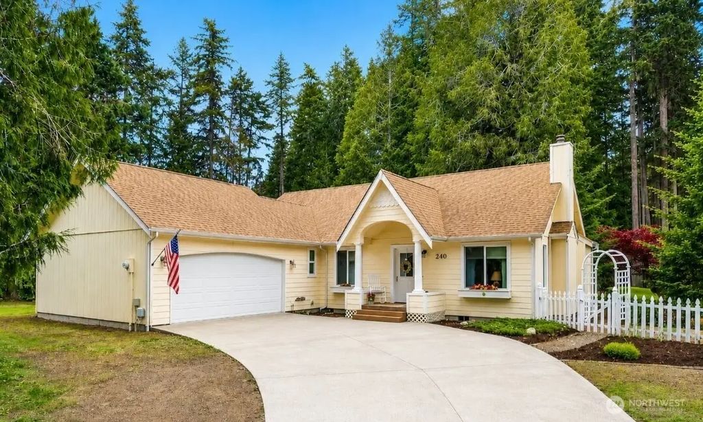 240 E Aycliffe Drive, Shelton