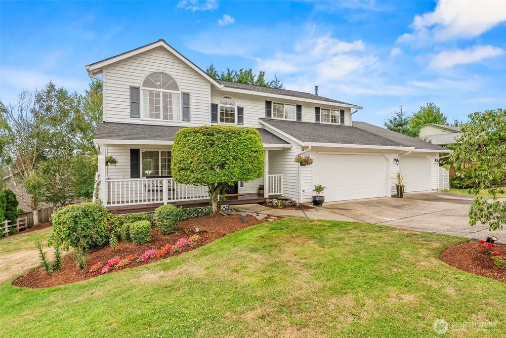 1247 E Pioneer Loop, La Center