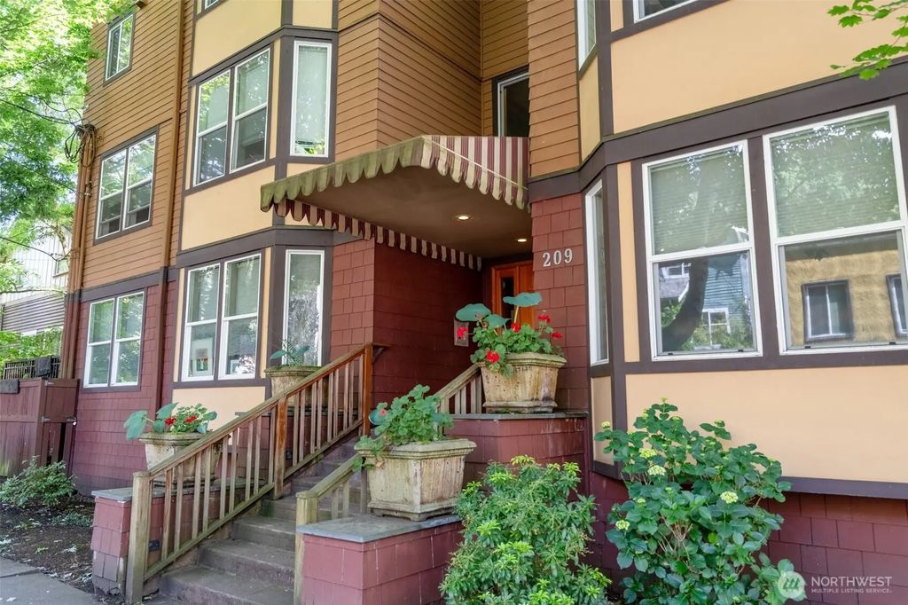209 N 39th Street 304, Seattle