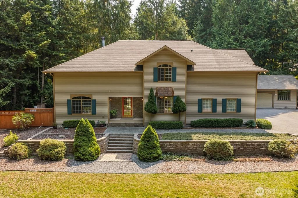 303 Buck Loop Road, Sequim